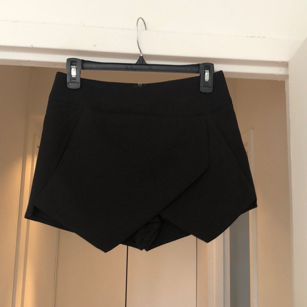 Black skort